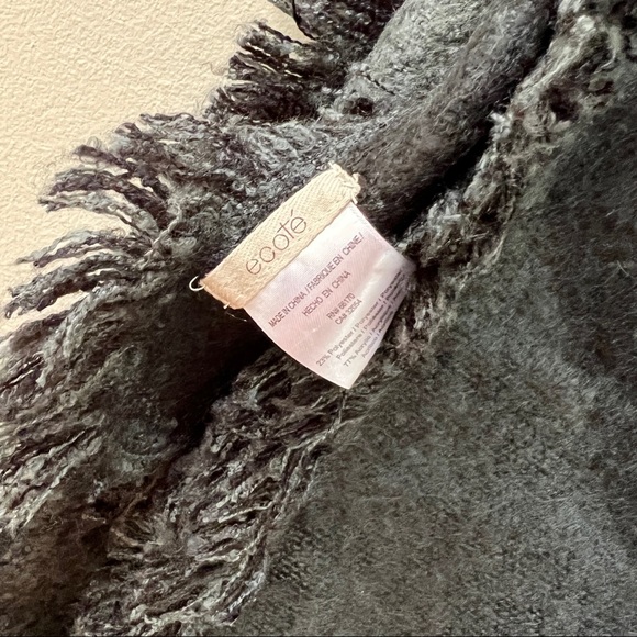 Urban Outfitters Blanket Scarf - Picture 4 of 4